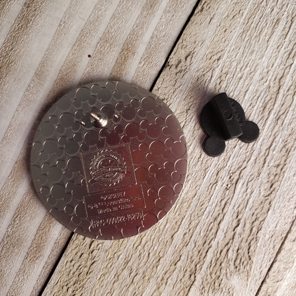 Disney Parks Star Wars Rogue One Villain Orson Krenic Silver Round Pin - Picture 2 of 2